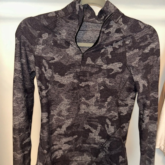 Lululemon Outrun the Elements Quarter Zip - Picture 3 of 6